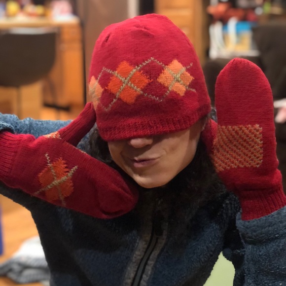 Knit Hat & Mitten Set - Picture 3 of 6